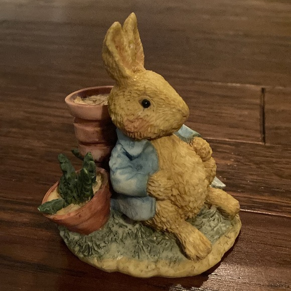 Adorable Peter Rabbit Figurine - Picture 2 of 5